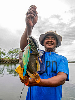 Kosroi man with fresh fish