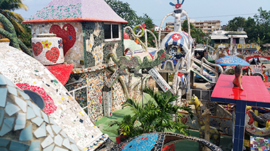 Cuba, Fuster front yard