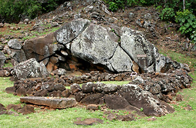 Holoholoku Heiau Pohaku Hoohanau Birthstone