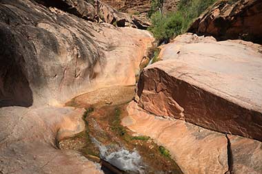 Grand Canyon Bright Angel Trail slot canyon