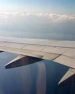 Airplane wing