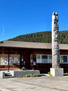 Hoonah city hall totem pole