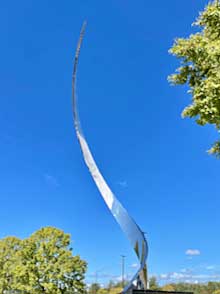 A single spire marks the entrance to the Udvar-Hazy Museum.